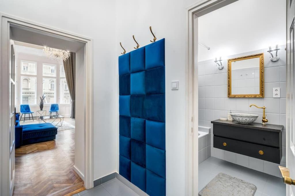Appartamento Andrassy Grandeur With Indoor Parking Budapest