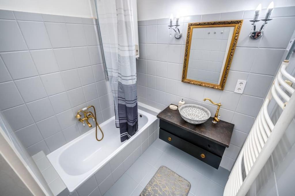 Appartement Andrassy Grandeur With Indoor Parking Budapest